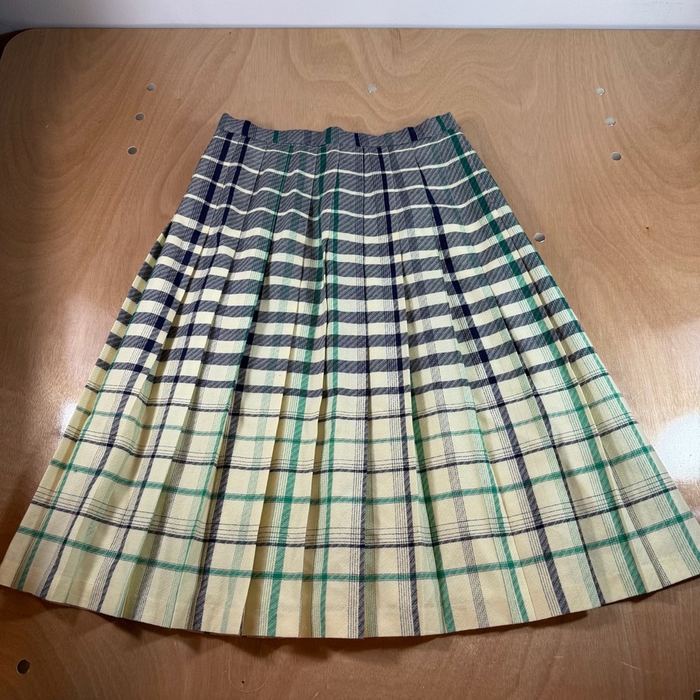Vintage PURE WOOL plaid pleated Edinburgh Scotland Size 14 Skirt